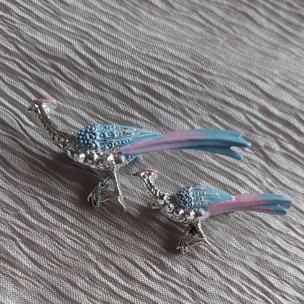 Gorgeous Vintage Silver Toned Roadrunner Brooch Unusual Turquoise Pink PAIR